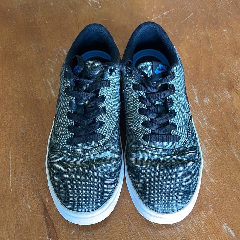 Nike Mens Shoe Size 6.5
